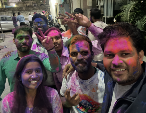 holi2024b