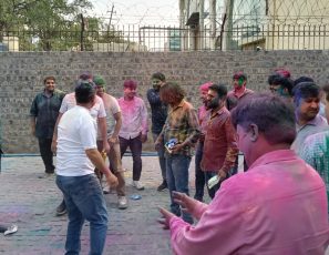 holi25b