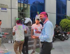 holi25m
